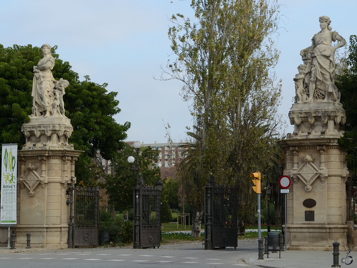 Der sdliche Eingang zum Parc de la Ciutadella in Barcelona. (Dezember 2011)