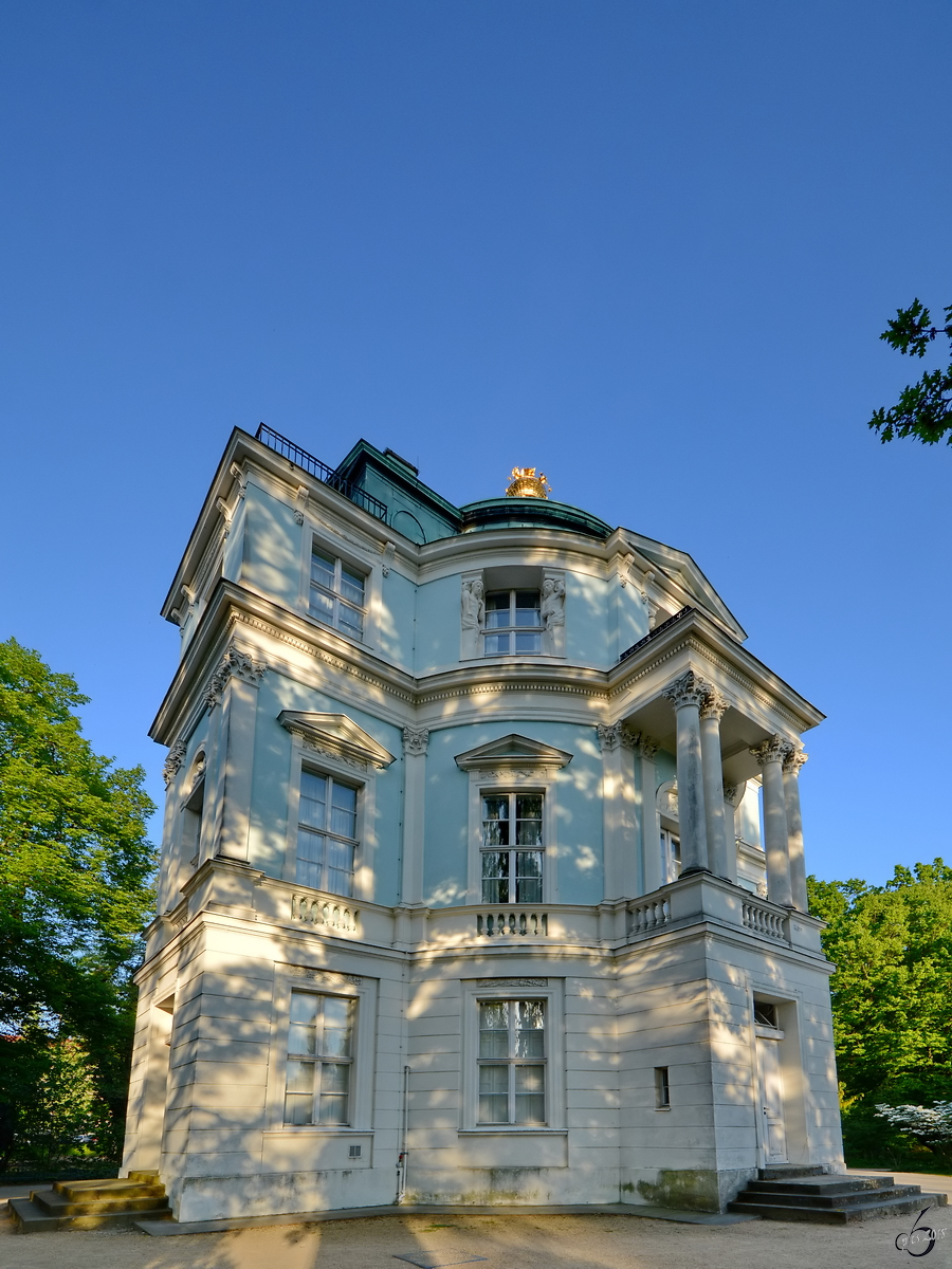 Der im bergang vom barocken zum klassizistischen Stil erbaute dreigeschssige Belvedere im Schlosspark Charlottenburg. (Berlin, April 2018)