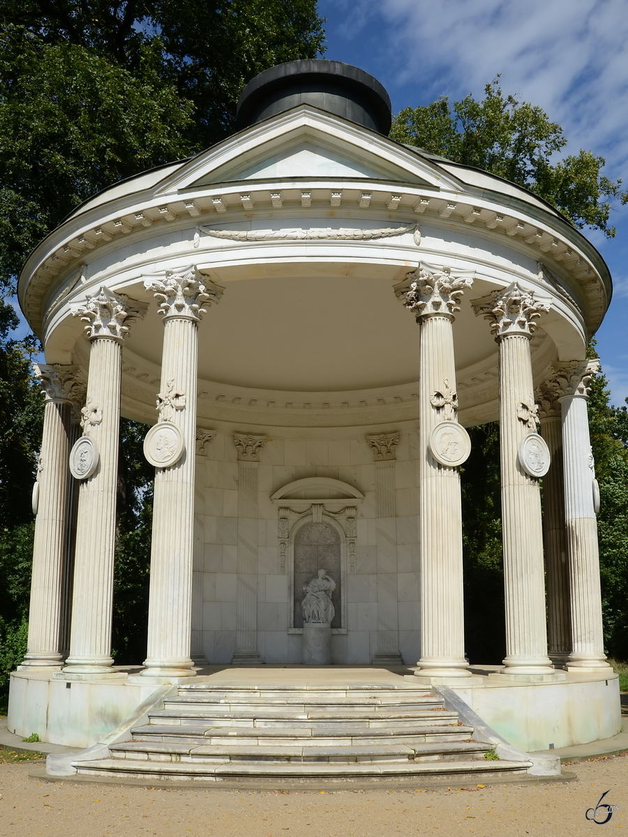 Der zwischen 1768 und 1770 gebaute Freundschaftstempel im Park Sanssouci. (Potsdam, September 2012)