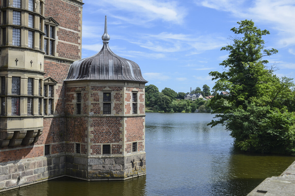 Detailaufnahme von Frederiksborg Slot in Hillerd. Aufnahme: 24. Juni 2023.