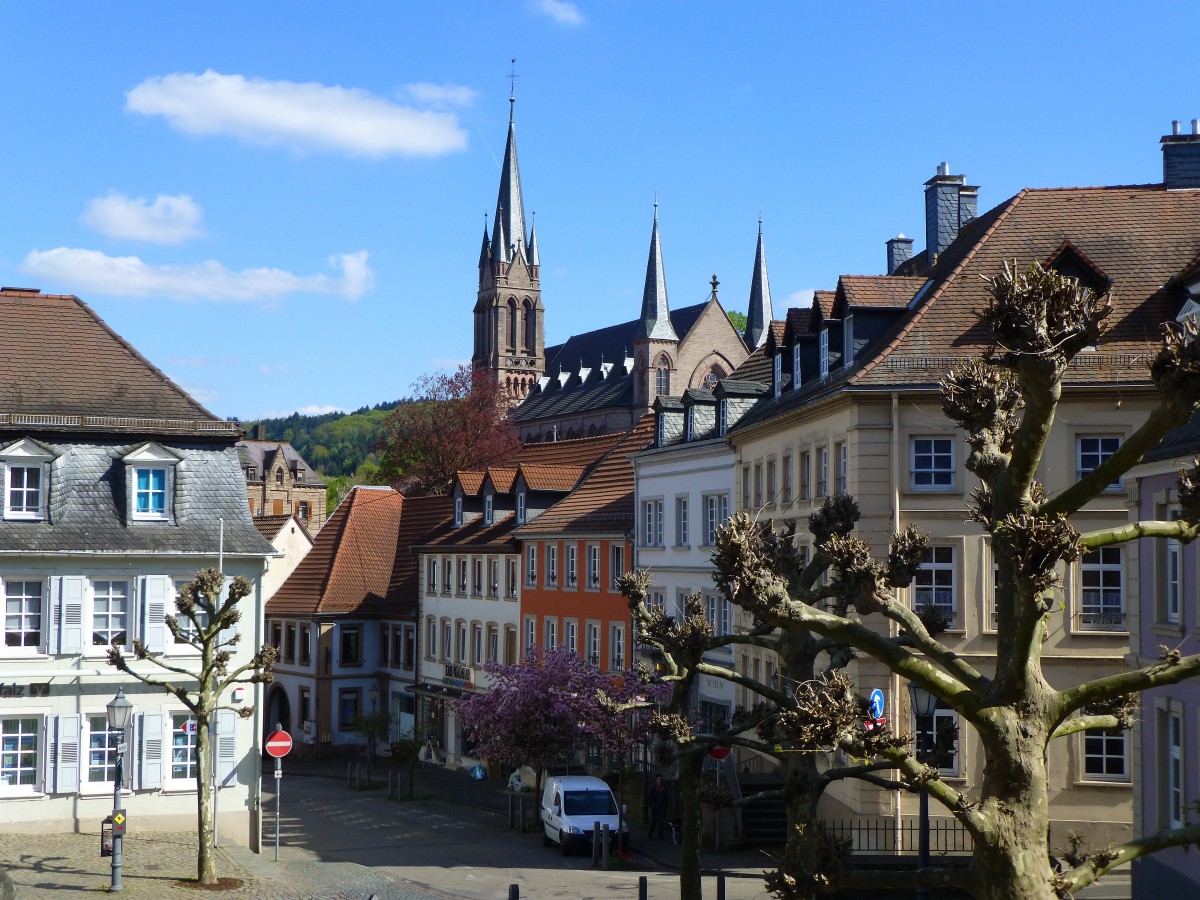 Deutschland, Rheinland-Pfalz, Landkreis Kusel, Kusel, Marktplatz und katholische St gidius Kirche. 16.04.2014