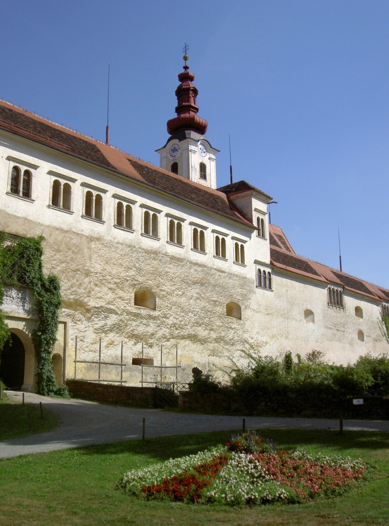 Deutschlandsberg, Schlo Hollenegg, erbaut ab 1163 mit Pfarrkirche St. gydius, 
Kirche erbaut von Joh. Fuchs bis 1778 (18.08.2013)