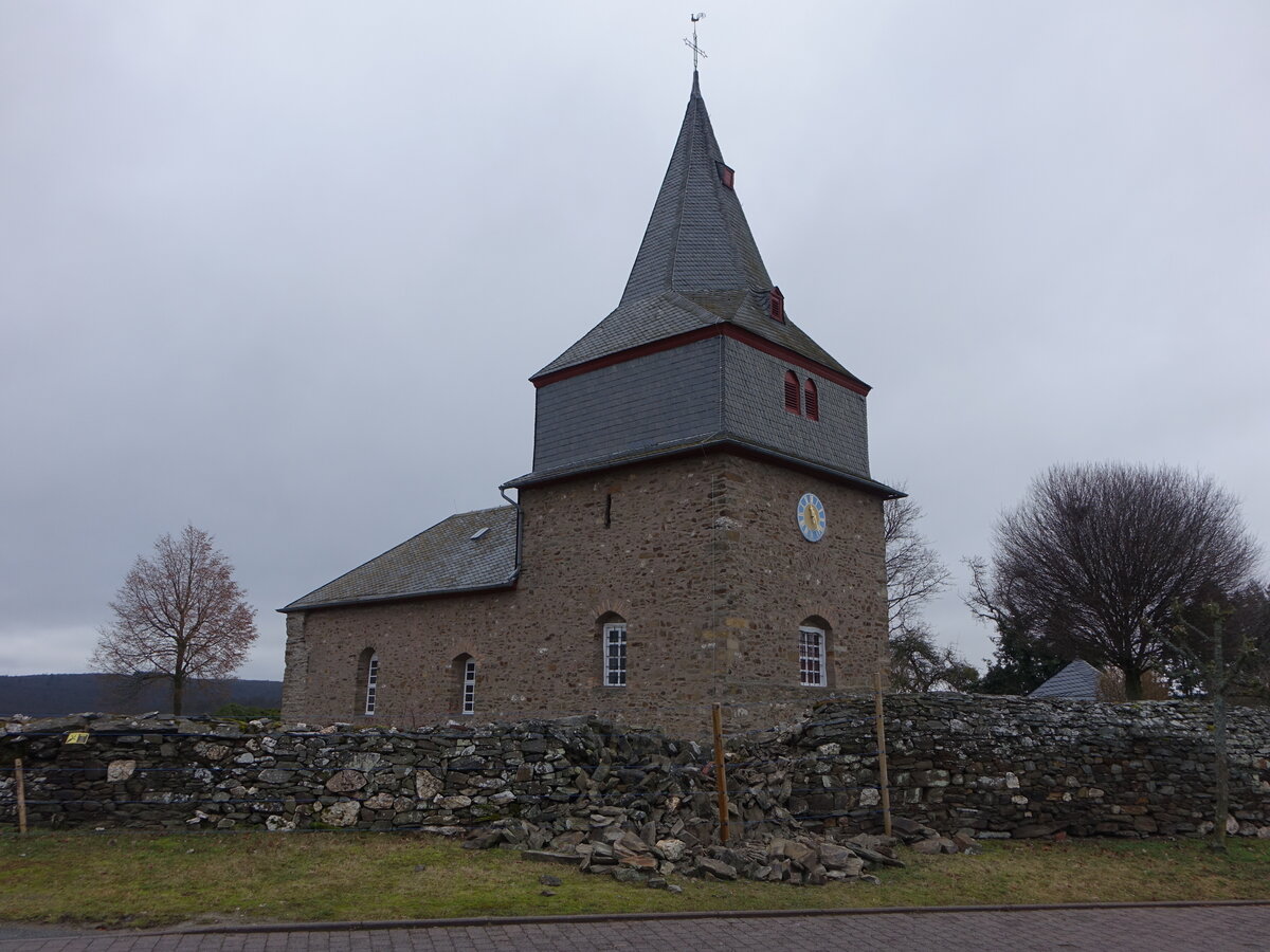 Dickschied, evangelische Kirche, erbaut im 12. Jahrhundert aus Bruchstein (29.01.2022)