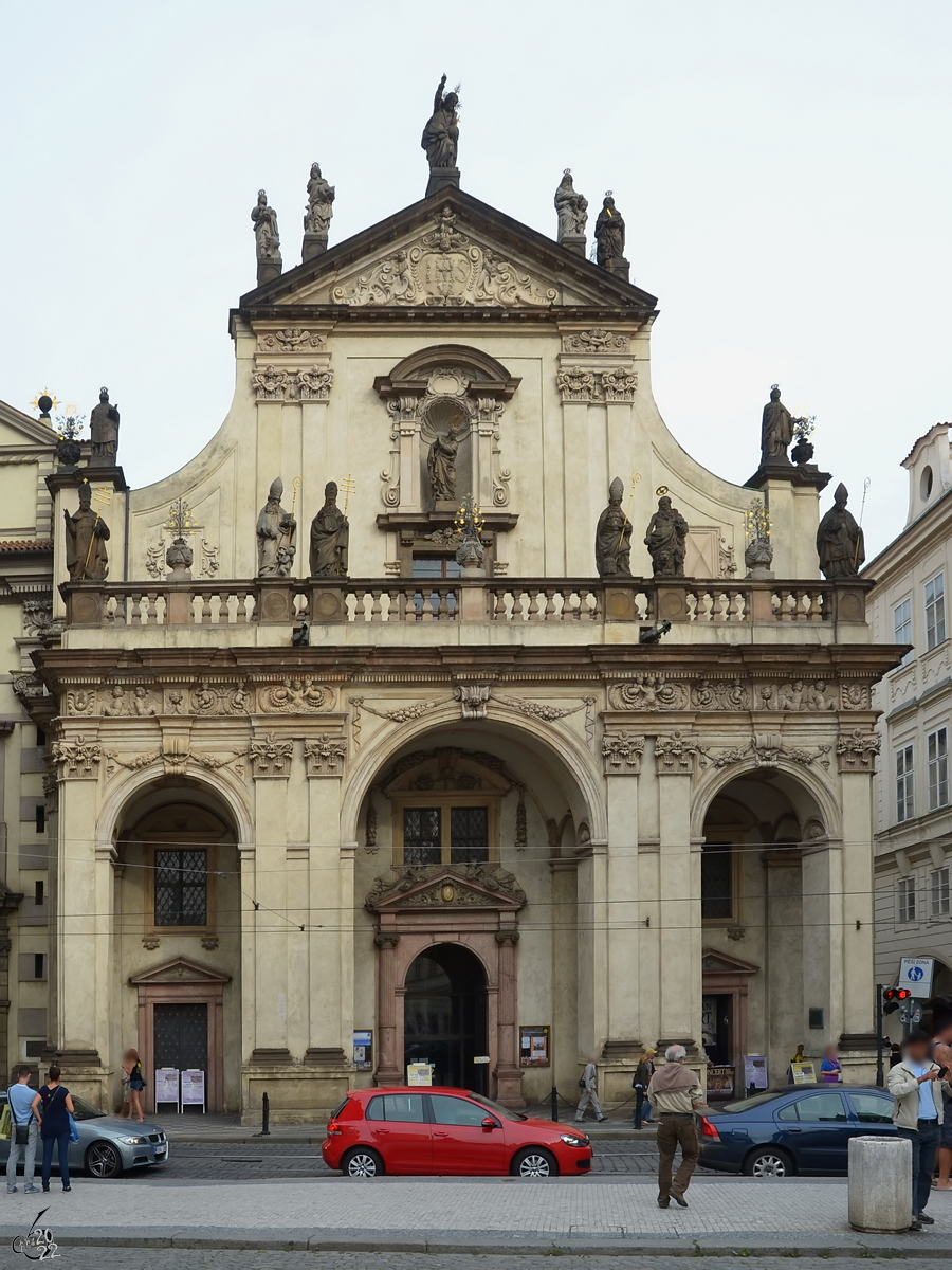 Die im 17. Jahrhundert restaurierte Renaissancekirche zum heiligen Salvator befindet sich unweit der Karlsbrcke in Prag. (September 2012)