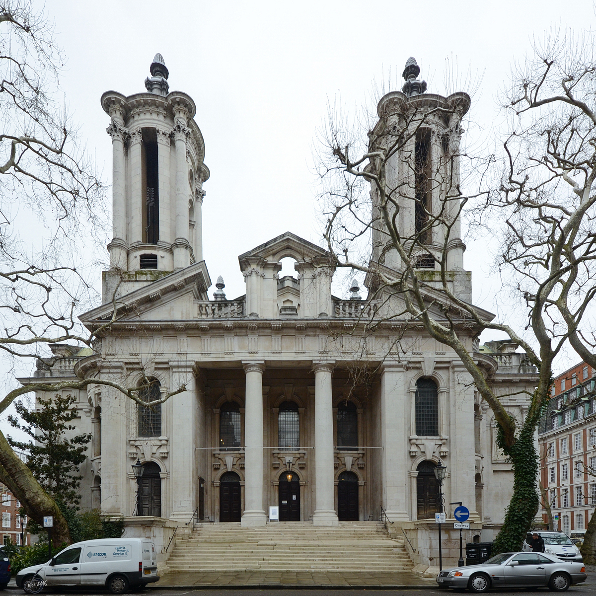 Die 1728 fertiggestellte St. John's Kirche im Londoner Stadtteil Westminster. (Mrz 2013)