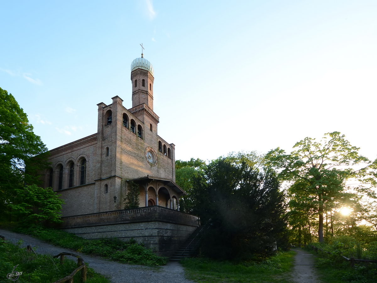 Die 1837 eingeweihte evangelische St. Peter und Paul Kirche auf Nikolskoe nrdlich des Glienicker Parks. (Berlin, April 2018)