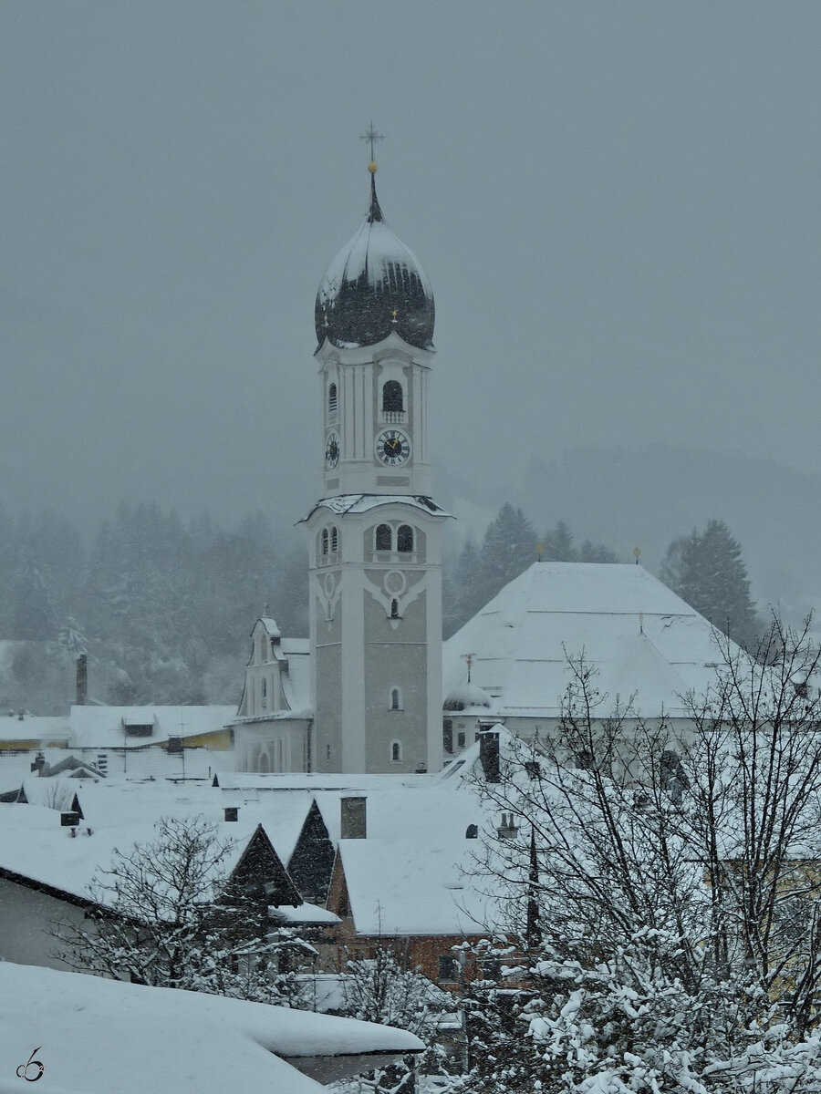Die uerlich neobarocken Pfarrkirche St. Andreas in Nesselwang wurde von 1904 bis 1906 neu erbaut, weil der vorherige Bau fr zu klein und baufllig befunden worden war. (November 2023)
