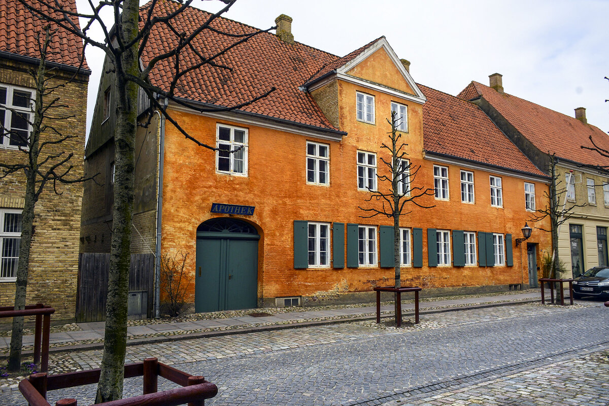 Die alte Apotheke der Brdergemeinde in der Kleinstadt Christiansfeld in Nordschleswig (Snderjylland). Aufnahme: 18. Mrz 2024.