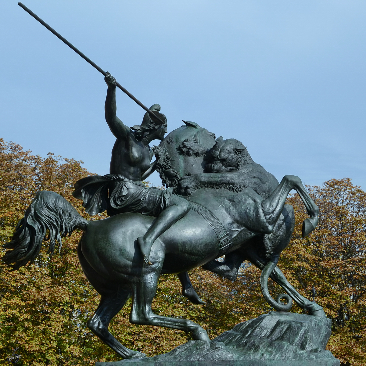 Die  Amazone zu Pferde  versucht einen Panther mit der Lanze zu bekmpfen. (Altes Museum Berlin-Mitte, Oktober 2013)