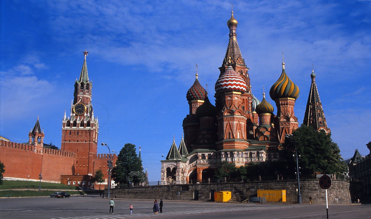 Die Basilius-Kathedrale am Roten Platz in Moskau - Staedte-fotos.de
