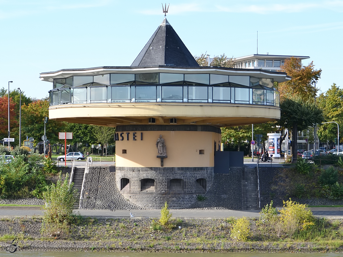 Die Bastei dient seit seiner Erffnung im Oktober 1924 als Aussichtsrestaurant. (Kln, Oktober 2011)