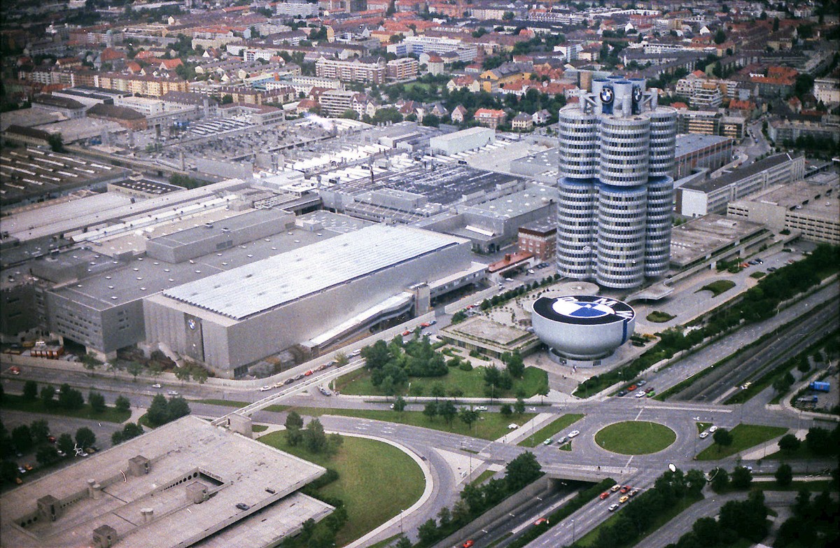 Die BMW-Werke vom Olympiaturm in Mnchen aus gesehen. Aufnahme: Juli 1984 (digitalisiertes Negativfoto).