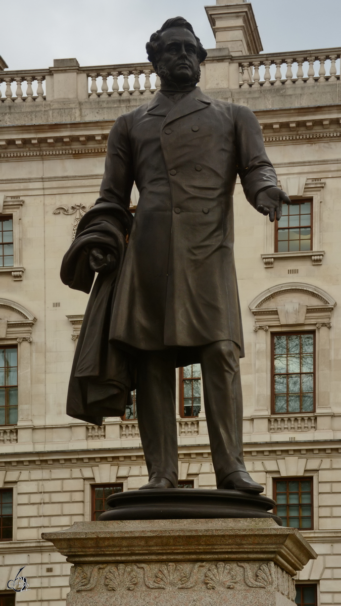 Die Bronzeskulptur von Lord Palmerston wurde 1876 enthllt. (London, Februar 2015)