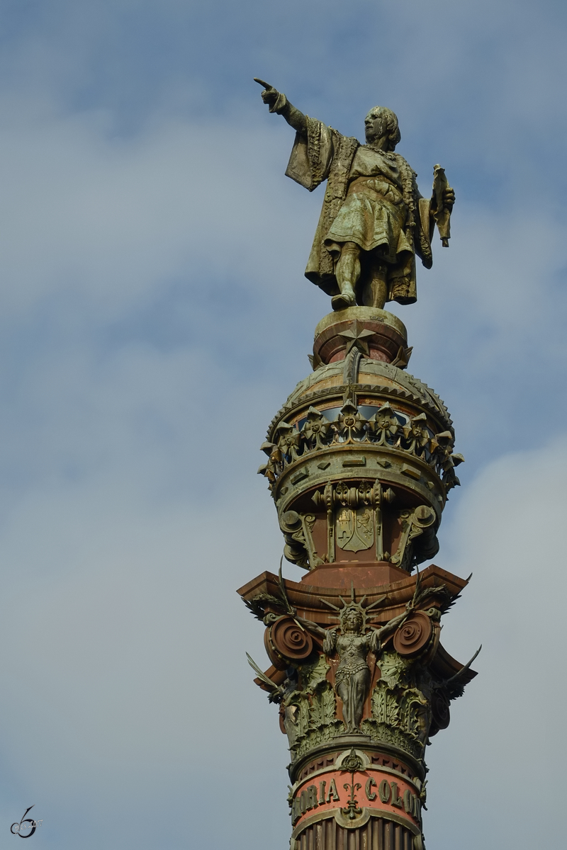 Die Bronzestatue des Christoph Kolumbus auf dem gleichnamigen Denkmal. (Barcelona, Dezember 2011)