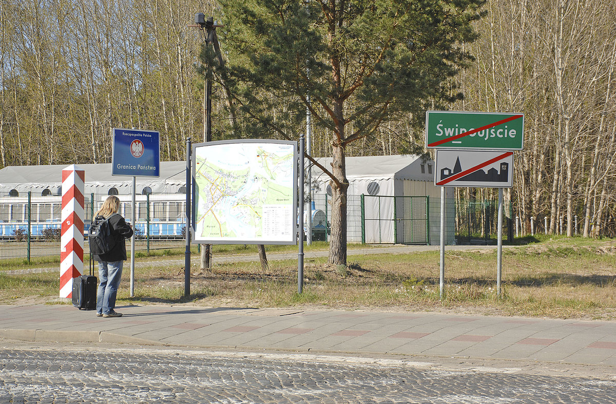 Die deutsch-polnische Grenze am Stadtteil Osiedle Posejdon westlich von Świnoujście (Swinemnde). Aufnahme: 6. Mai 2016.