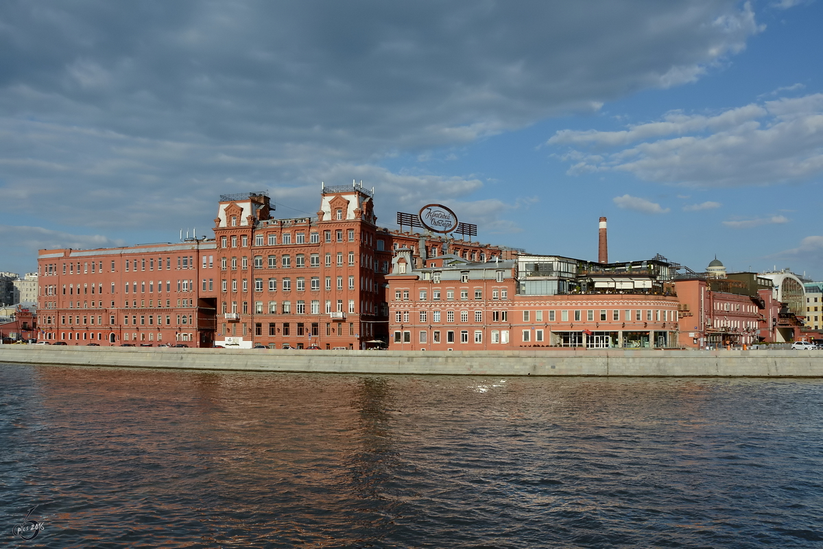 Die ehemaligen Produktionsgebude der Swarenfabrik  Roter Oktober  Anfang Mai 2016 in Moskau.
