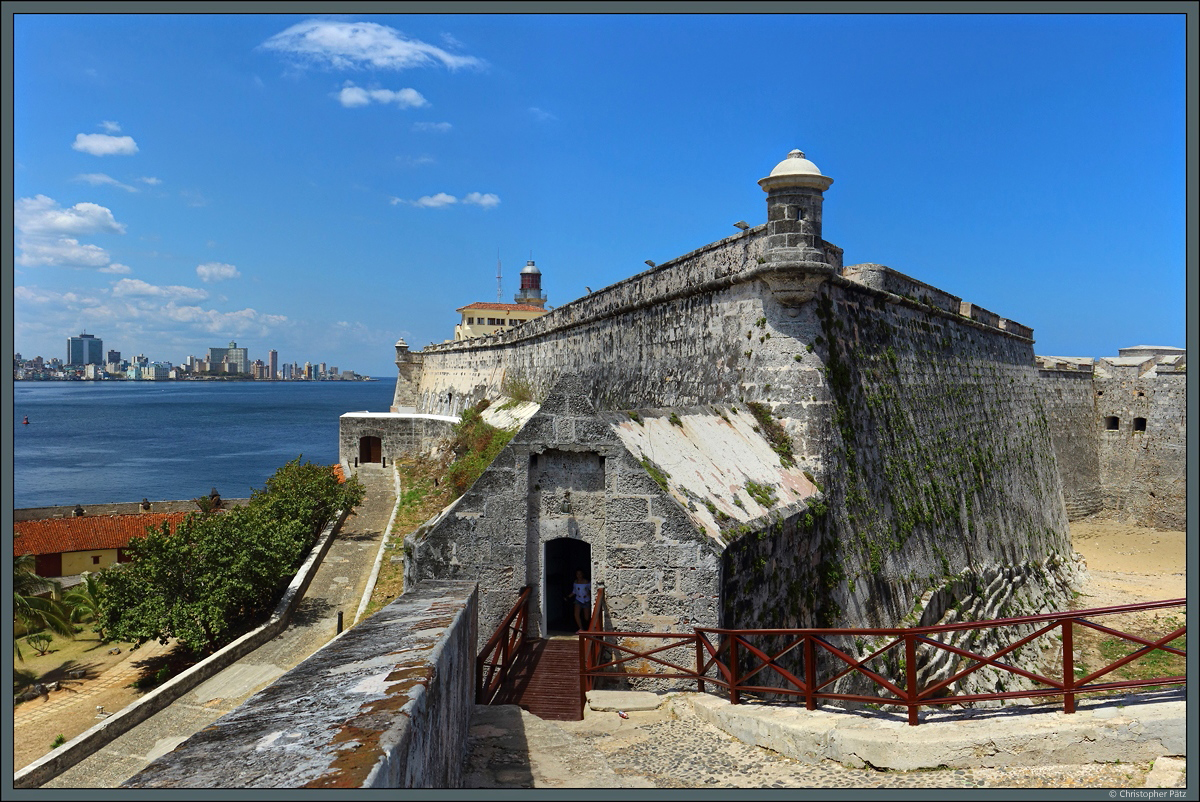 Die Festung Castillo de los Tres Reyes del Morro wurde ab 1589 an der Einfahrt zum Hafen von Havanna errichtet. Heute dient die Anlage als Museum. (29.03.2017)