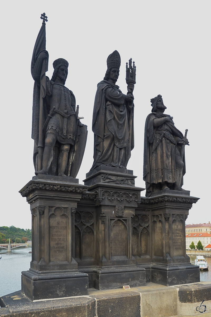 Die Figuren der Heiligen Wenzel, Norbert und Sigismund wurden im Jahr 1708 auf der Karlsbrcke in Prag aufgestellt. (September 2012)