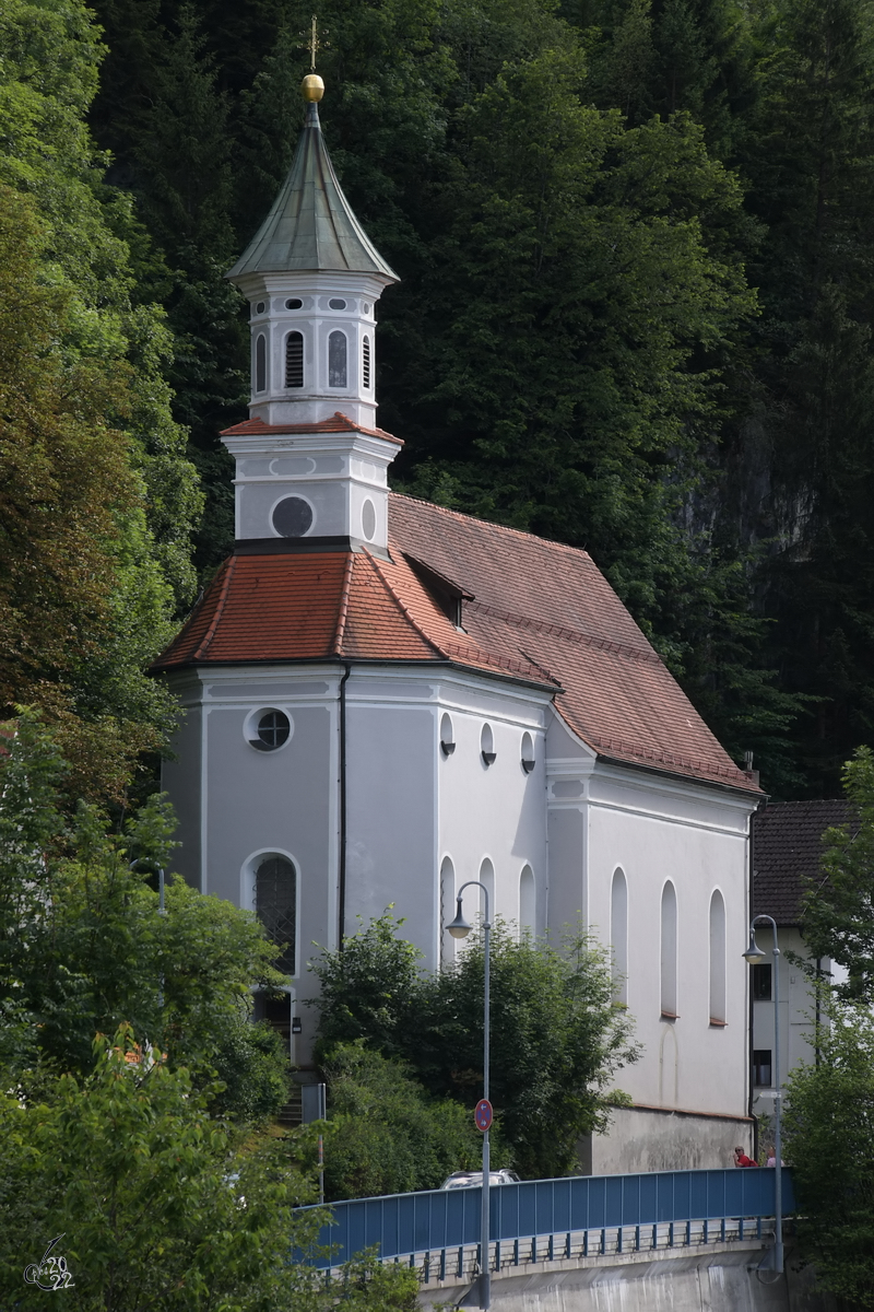 Die Filialkirche Unserer Lieben Frau am Berg in Fssen wurde ursprnglich im Mittelalter errichtet und 1682 noch einmal umgestaltet. (Juli 2017)
