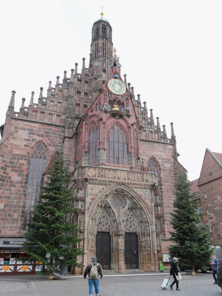 Die Frauenkirche in Nrnberg gesehen vom Hauptmarkt am 12. November 2015.