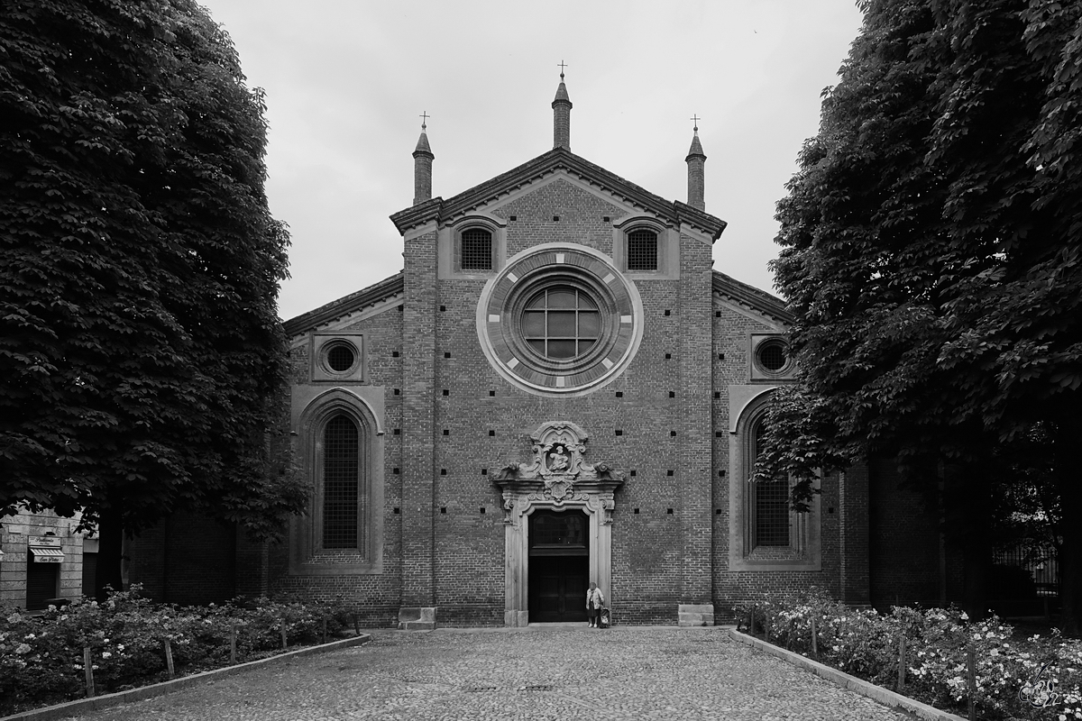 Die gotische Kirche San Pietro in Gessate (Chiesa di San Pietro in Gessate) wurde von 1460 bis 1476 erbaut. (Mailand, Juni 2014)