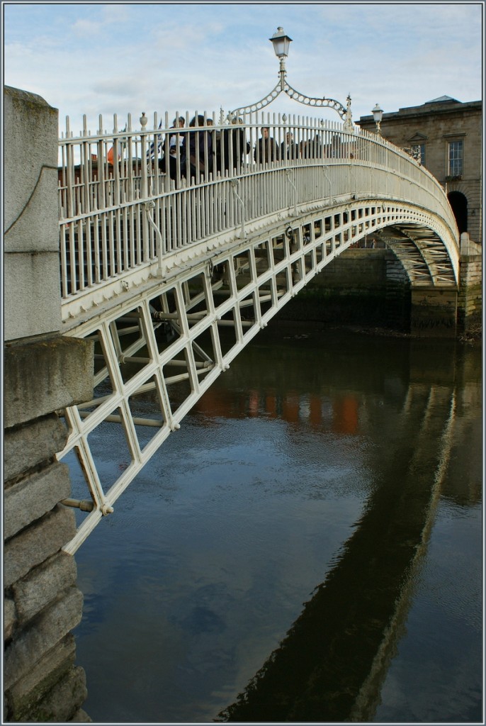 Die Ha'penny Bridge in Dublin.
(25.04.2013)