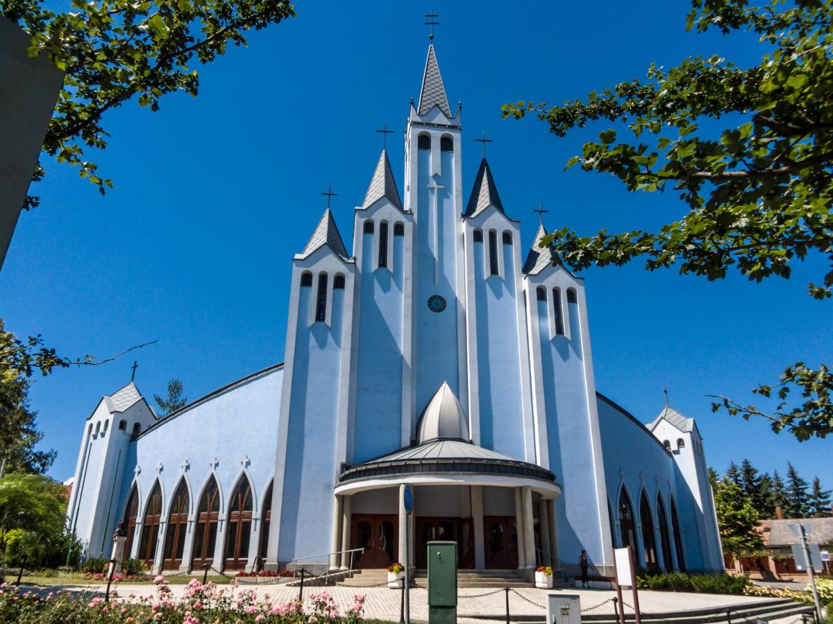 Die Heiliggeist Kirche wurde in der Kurstadt Hvz 1998 erbaut. Foto: 12.06.2017