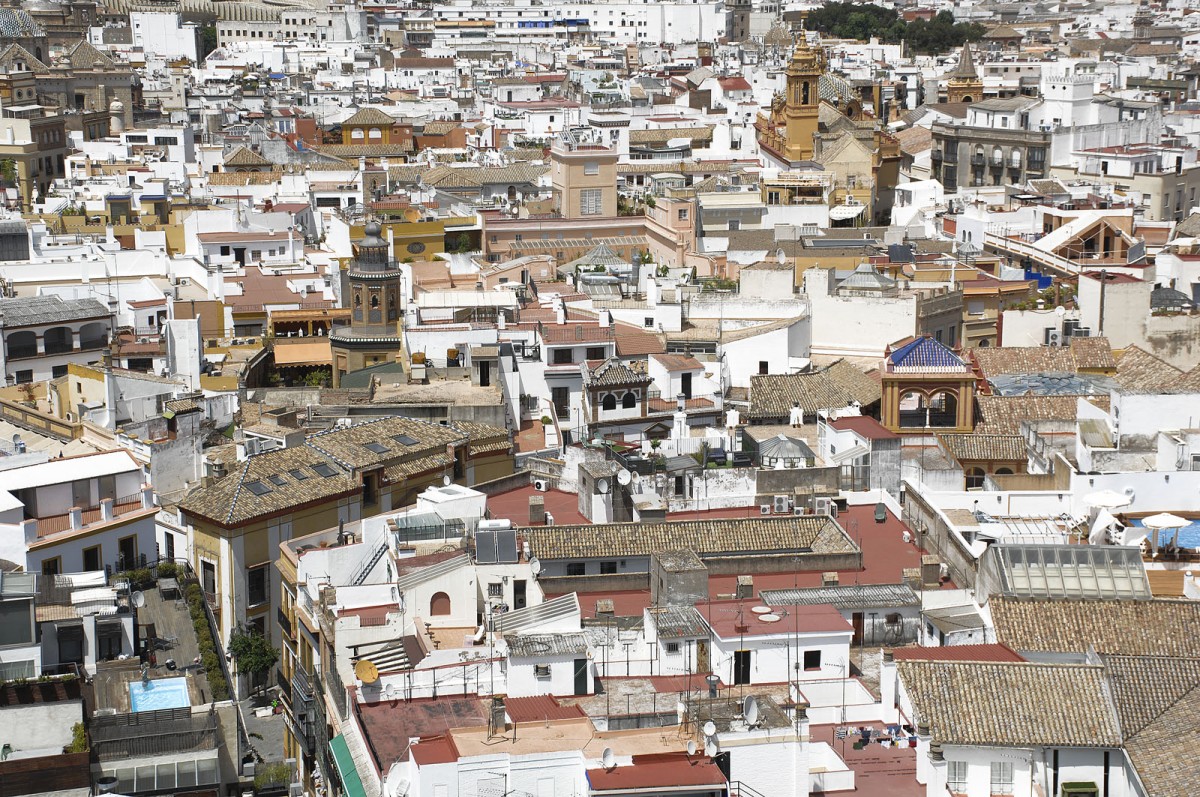 Die Innenstadt von Sevilla vom Domturm aus gesehen. Aufnahme: Juli 2014.