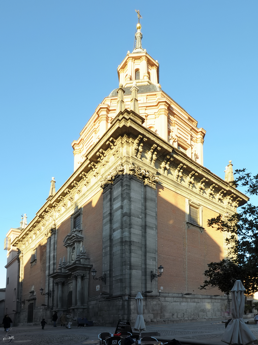 Die Katholische Kirche  Iglesia de San Andres  ist eine der ersten Kirchen in Madrid. (Dezember 2010)