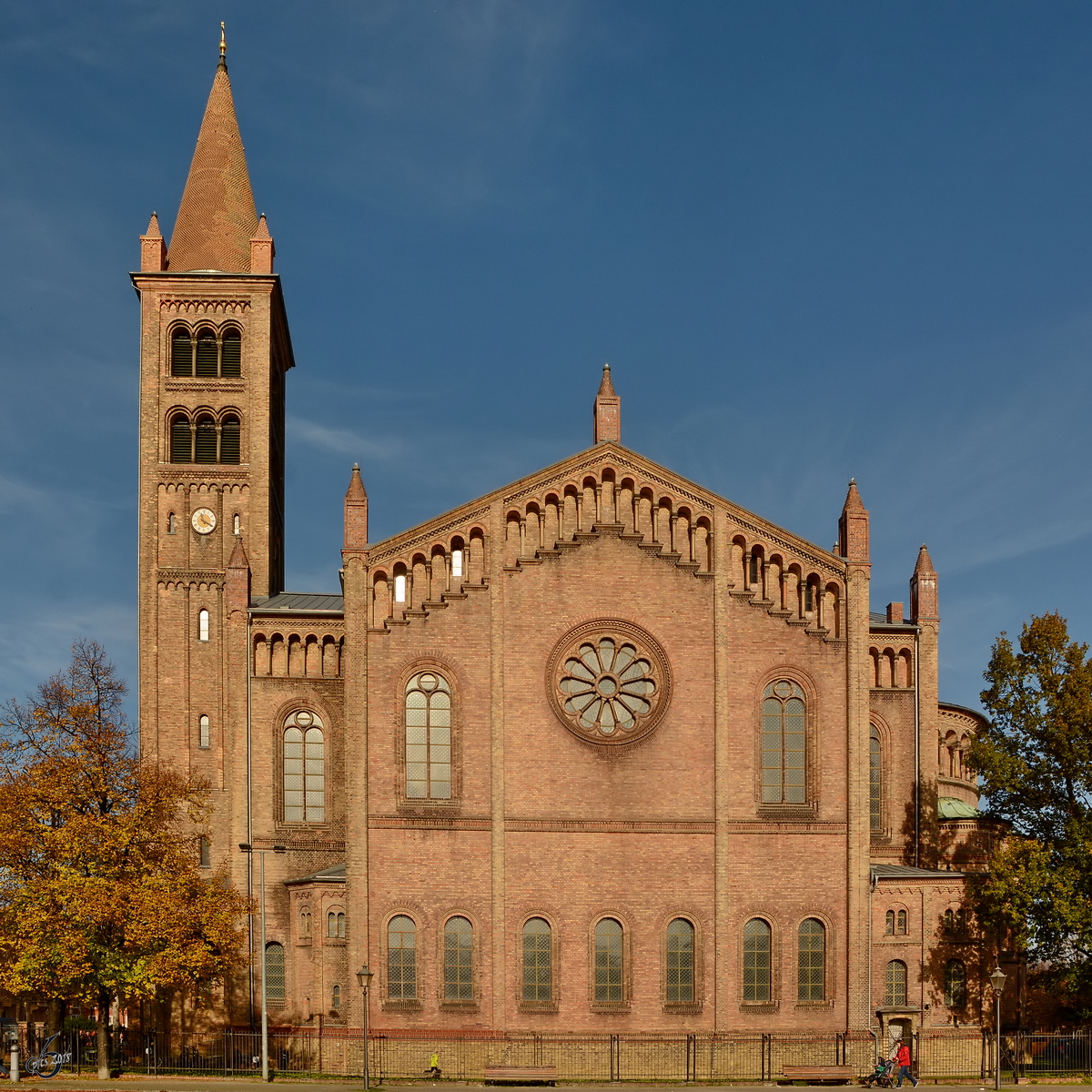Die katholische Peter-und-Paul-Kirche steht in der Potsdamer Innenstadt. (November 2014)
