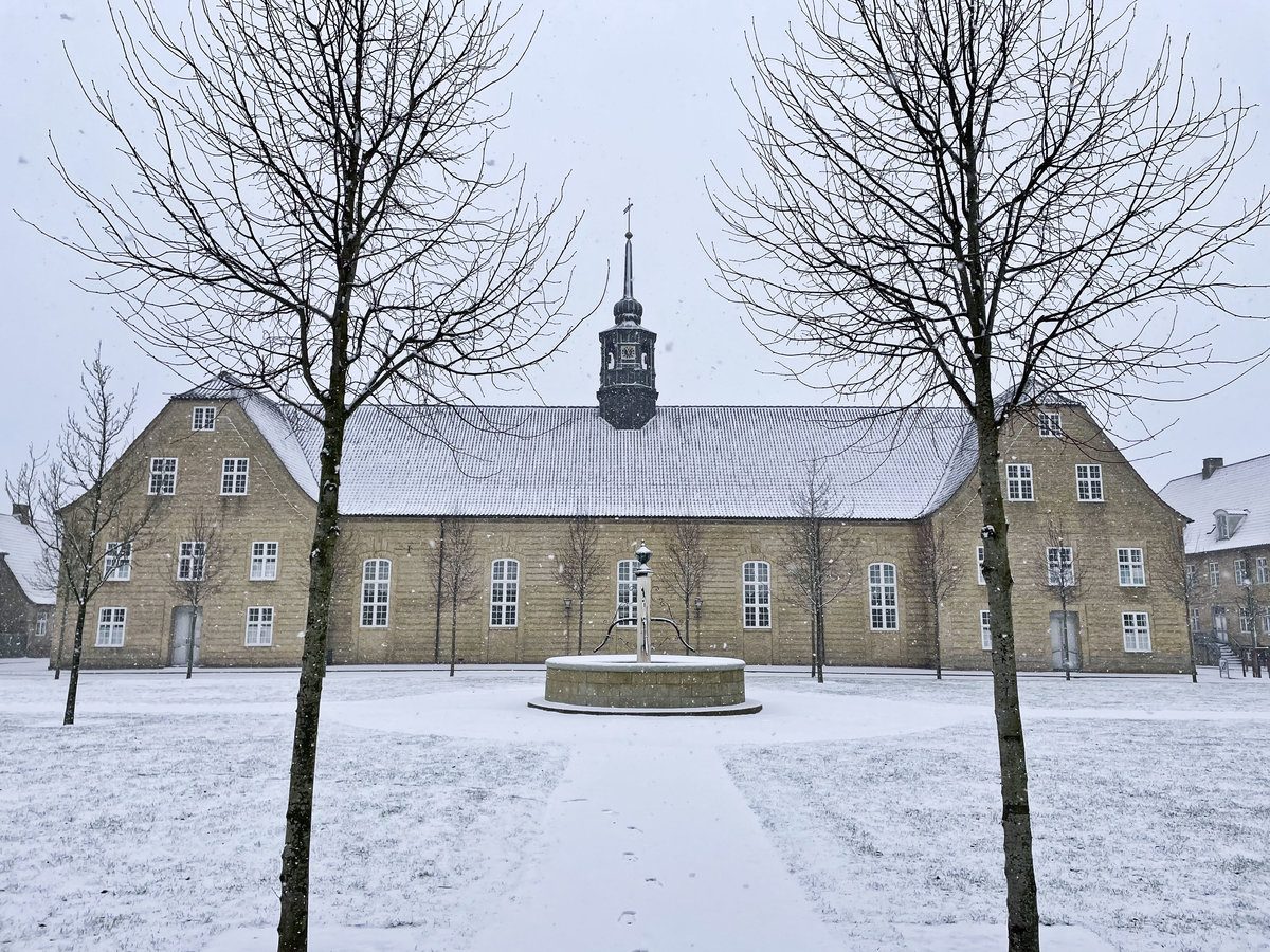 Die Kirche der Herrnhuter Brdergemeinde in Christiansfeld (Nordschleswig/Snderjylland). Aufnahme: 2. Februar 2021.
