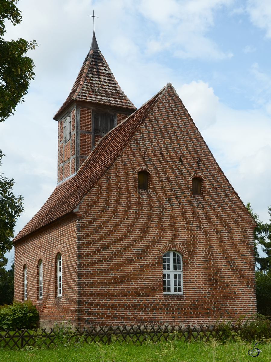 Die Kirche Prtzen ist eine Backsteinkirche mit Fachwerkturm aus dem Jahr 1758. (August 2013)