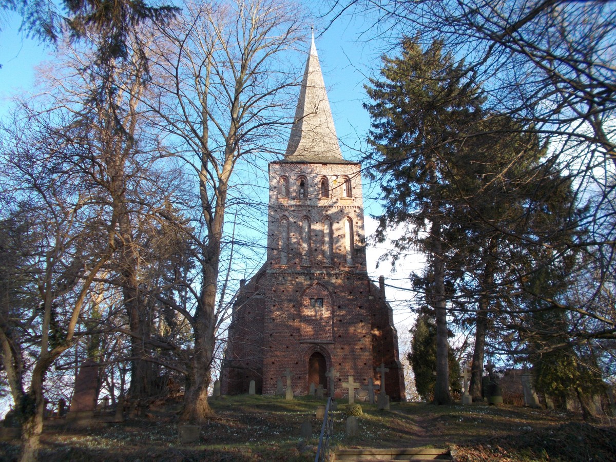 Die Kirche von Vilmnitz(bei Putbus)am 22.Februar 2015.