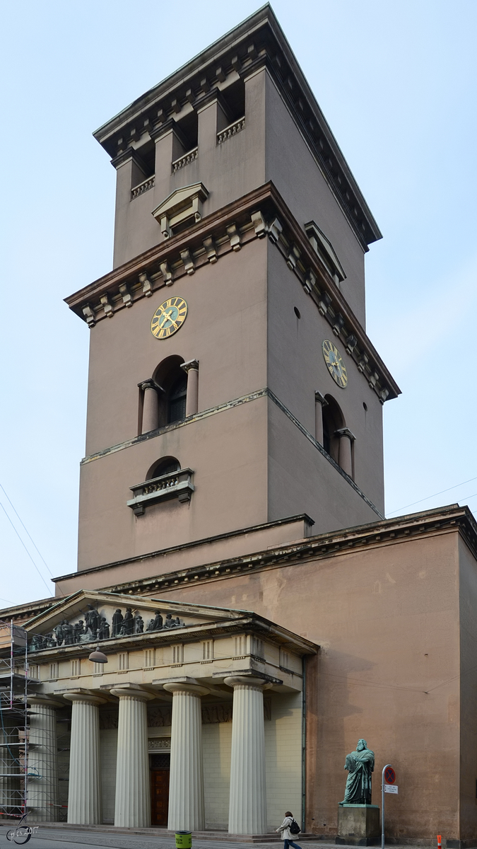 Die im klassizistischen Stil entworfene und 1829 fertiggestellte Frauenkirche von Kopenhagen. (Mai 2012)