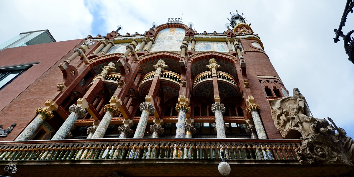 Die kunstvoll gestaltete Fassade des Palau de la Msica Catalana in Barcelona. (Februar 2012)