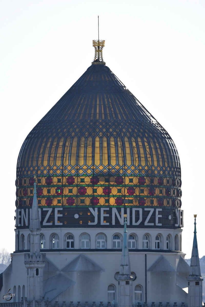 Die Kuppel des Anfang des 20. Jahrhunderts erbauten ehemaligen Fabrikgebudes der Zigarettenfabrik Yenidze. (Dresden, April 2018)