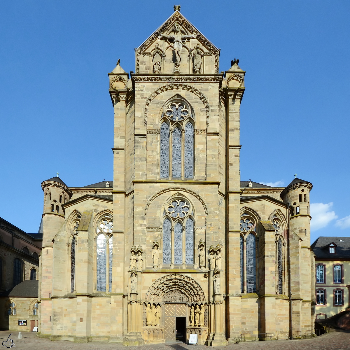 Die Liebfrauenkirche in Trier wurde im 13. Jahrhundert erbaut und gilt zusammen mit der Elisabethkirche in Marburg als lteste gotische Kirche in Deutschland. (Juli 2013)
