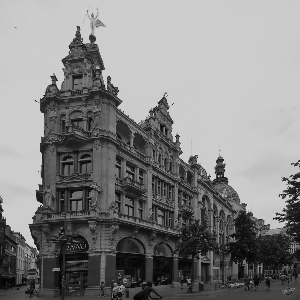 Die  Meir  ist eine der bedeutenden Einkaufsstraen in Antwerpen. (Juli 2018).