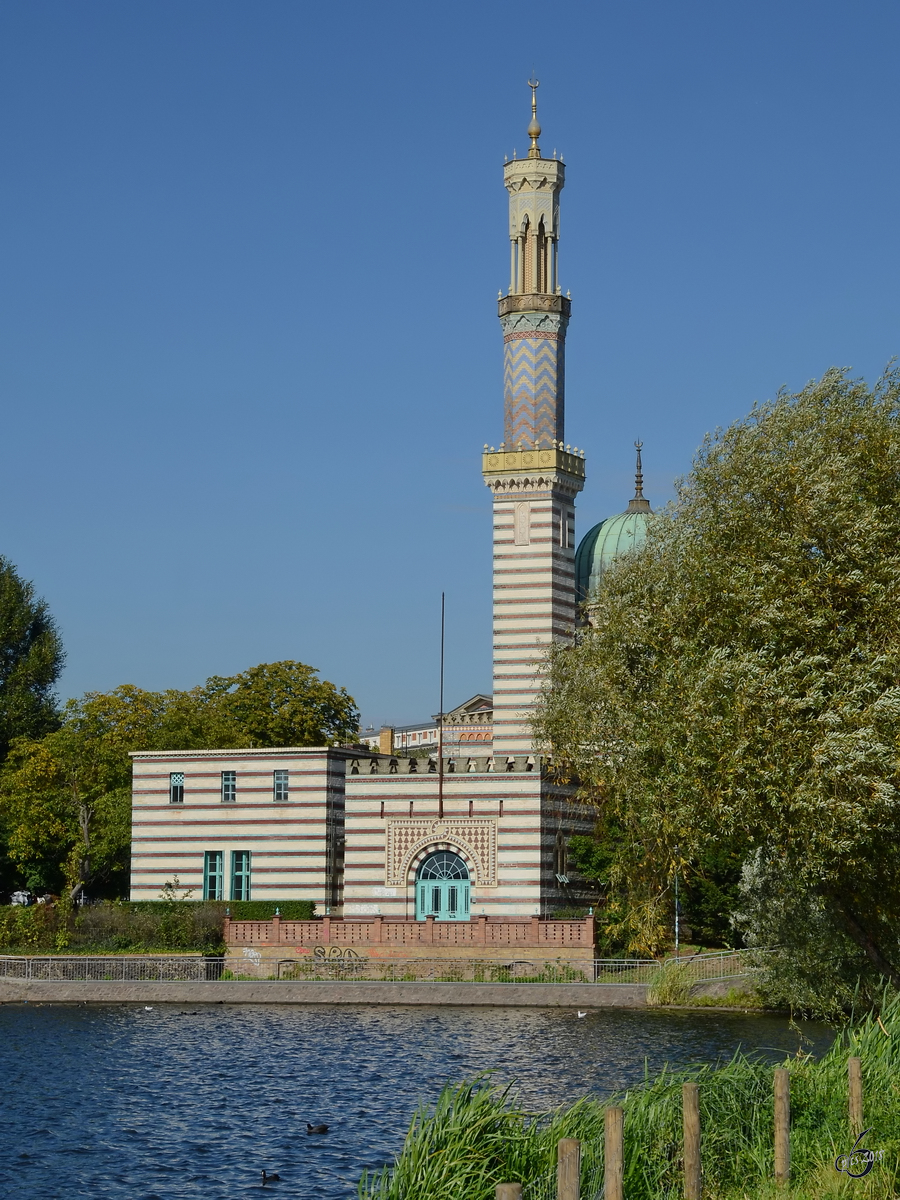 Die  Moschee  von Potsdam ist ein 1841 bis 1843 erbautes Dampfmaschinenhaus an der Neustdter Havelbucht. (September 2012)