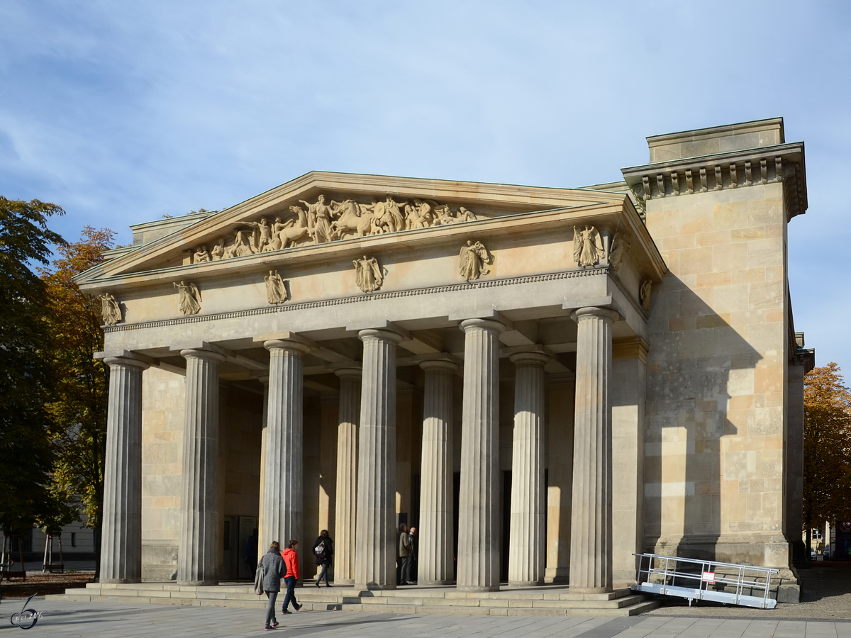 Die Neue Wache ist eines der Hauptwerke des deutschen Klassizismus. (Berlin-Mitte, Oktober 2013)