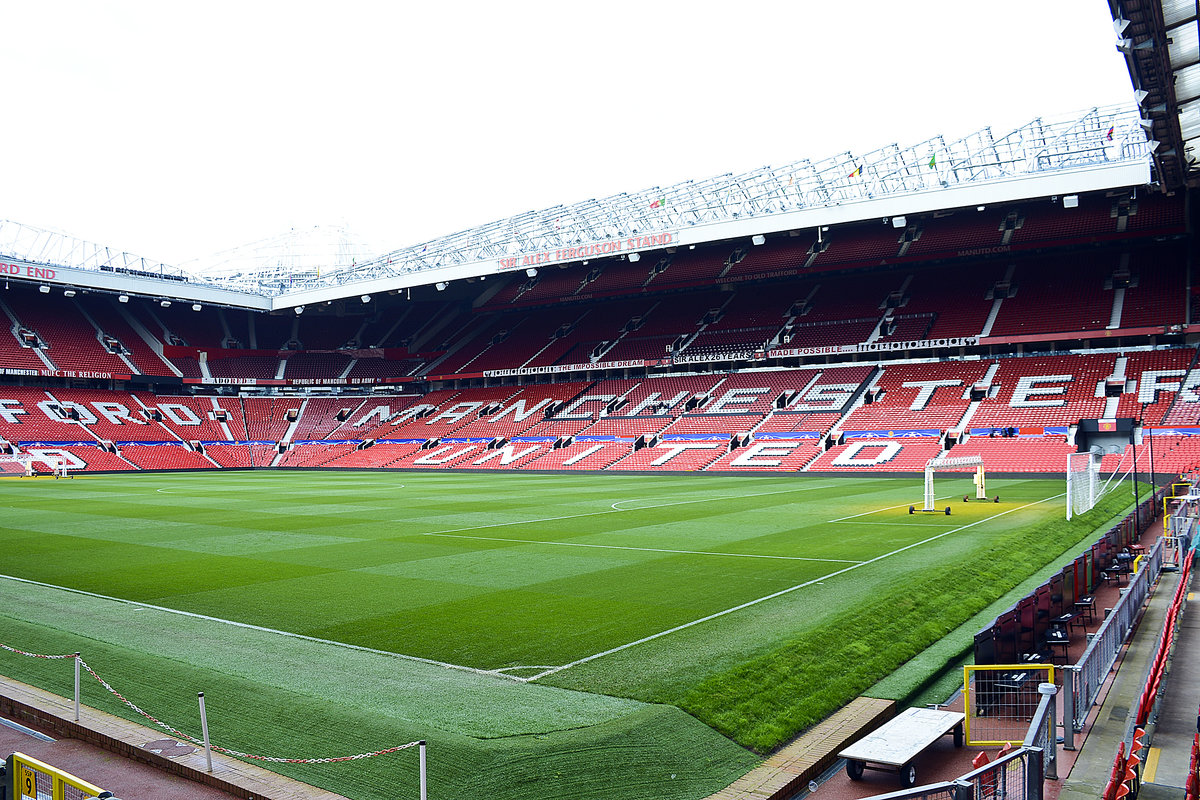Die Nordtribne des Fuballstadions Old Trafford (Sir Alex Ferguson Stand) - das Heimstadion des Fuballvereins Manchester United. Aufnahme: 11. Mrz 2018.