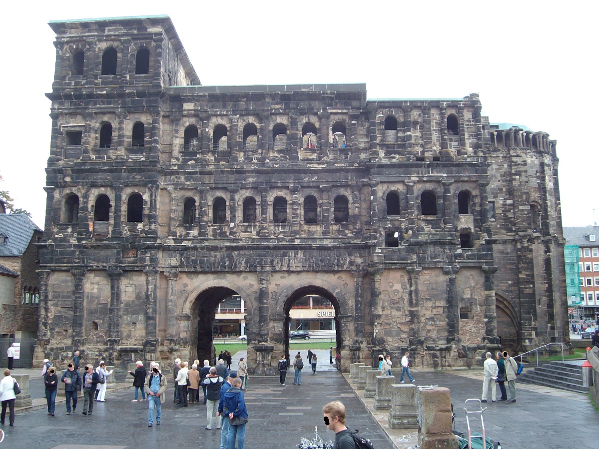 Die von den Rmern erbaute Porta Nigra in Trier, Oktober 2010