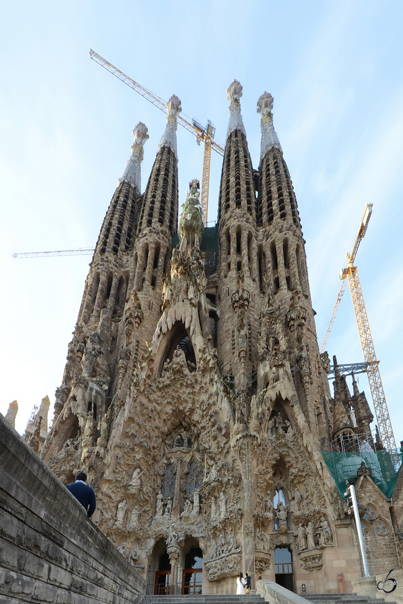 Die rmisch-katholische Basilika Sagrada Famlia soll nach aktueller Planung 2026 fertiggestellt werden. (Barcelona, Dezember 2011)