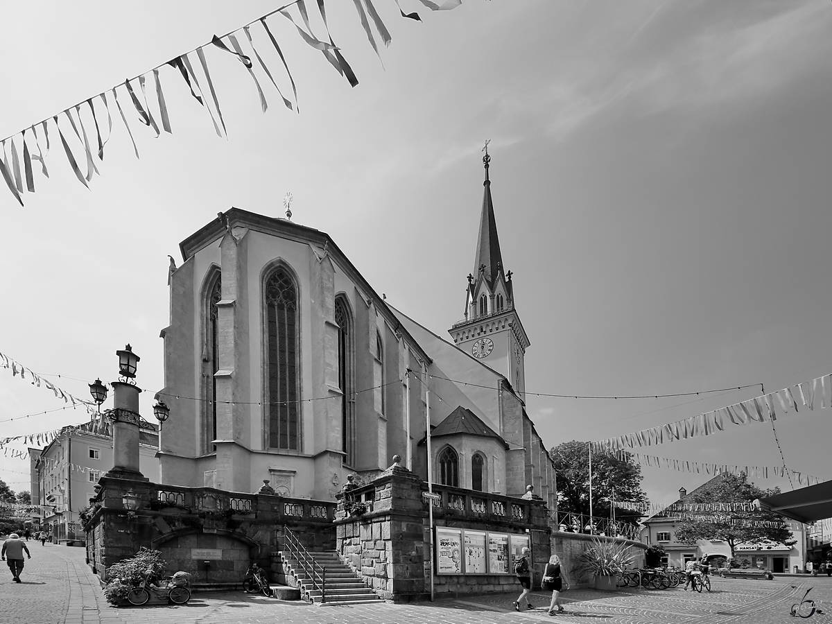 Die rmisch-katholische Hauptpfarrkirche St. Jakob Ende August 2019 in Villach.