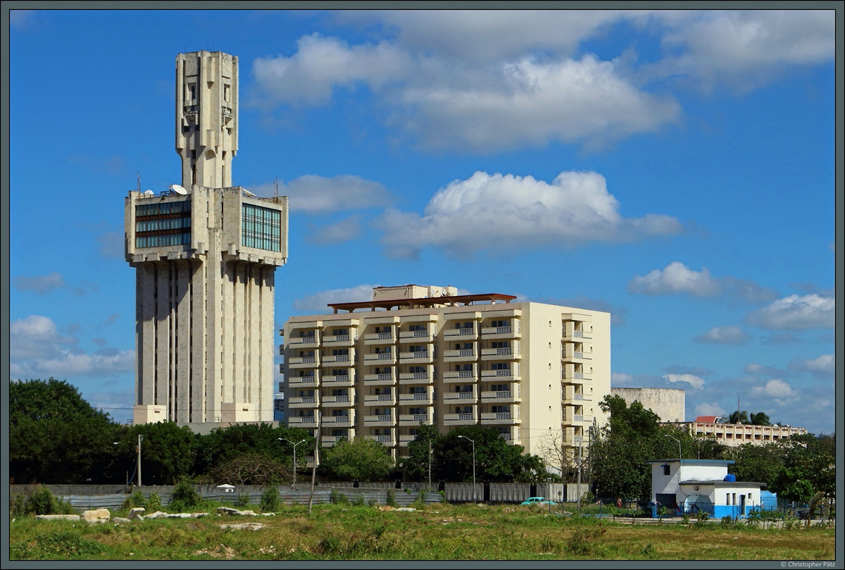 Die russische Botschaft ist das markanteste Gebude des Stadtteils Miramar in Havanna. (19.03.2017)