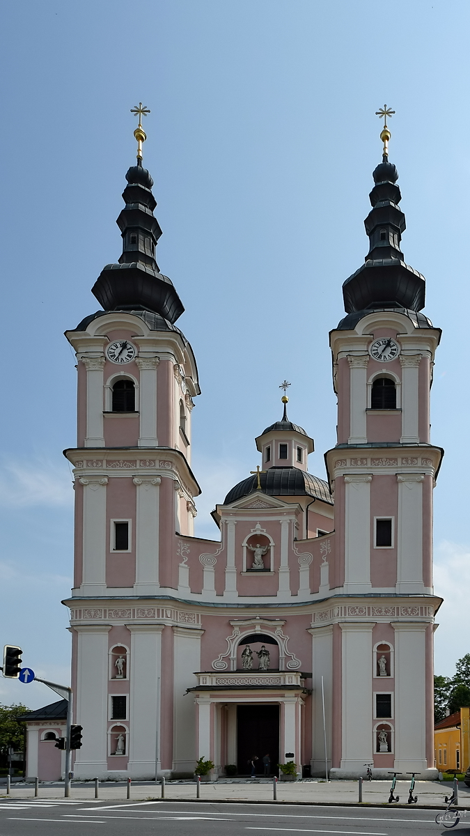 Die sptbarocke Heiligenkreuzkirche ist rmisch-katholische Stadtpfarr- und Wallfahrtskirche in Villach. (August 2019)