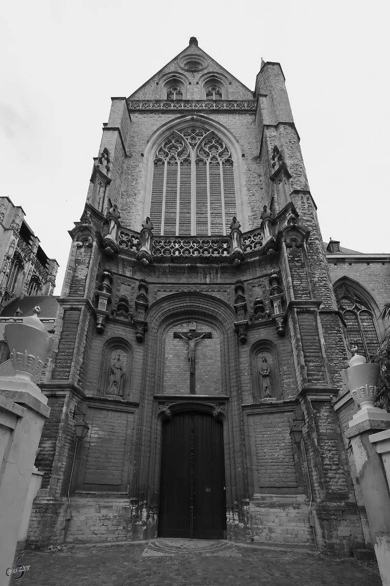 Die St.-Jakobskirche wurde im sptgotischen Stil errichtet. (Antwerpen, Juli 2018)