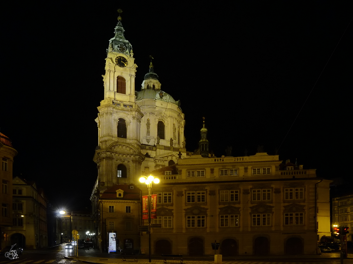 Die St.-Nikolaus-Kirche wurde von 1703 bis 1755 erbaut und zhlt zu den bedeutendsten barocken Kirchenbauten Europas. (Prag, September 2012)