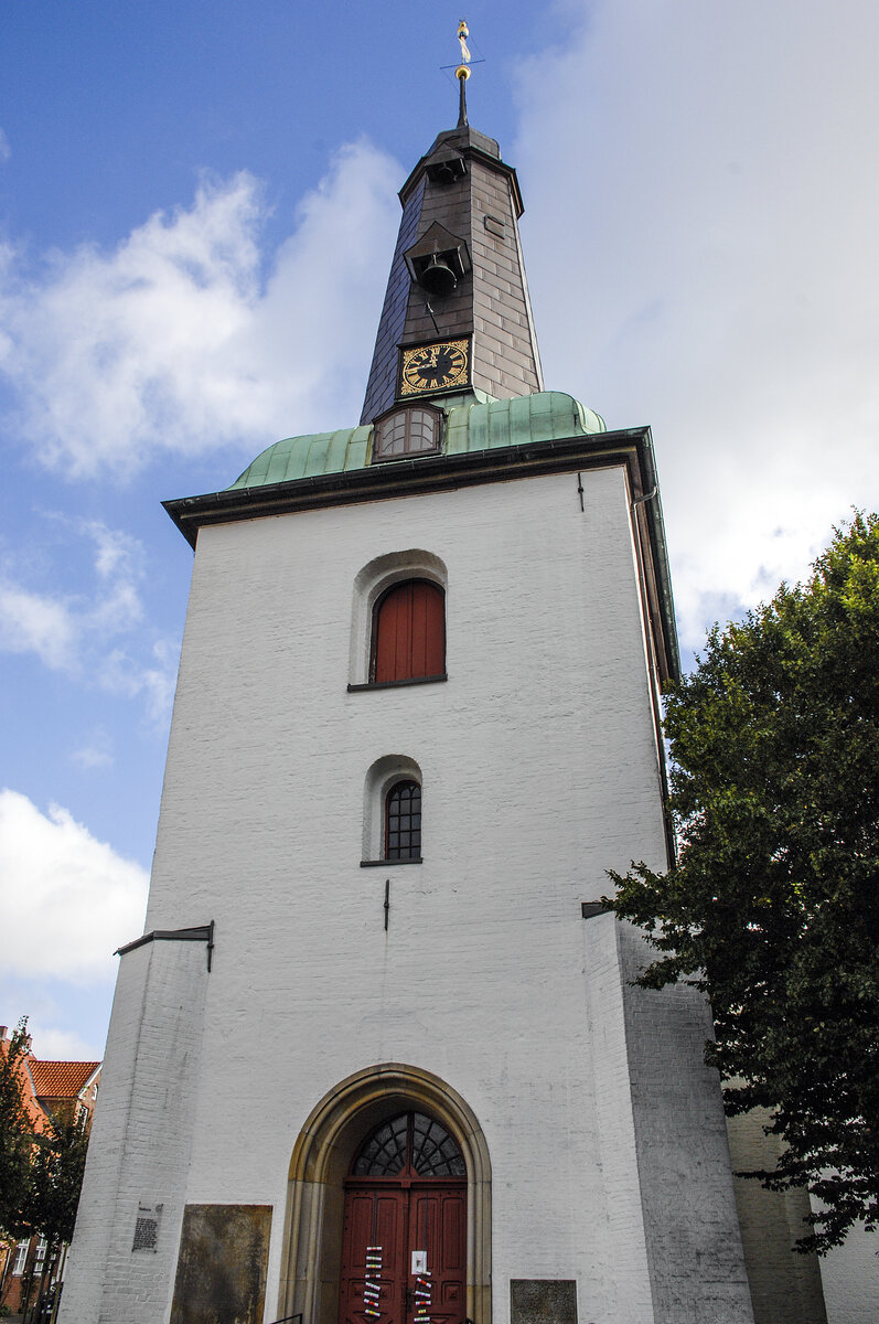 Die Stadtkirche in Glckstadt in Schleswig-Holstein ist das lteste und zugleich bedeutendste erhaltene Bauwerk der Stadt. Sie befindet sich direkt am Marktplatzt. Aufnahme: 22. September 2021.