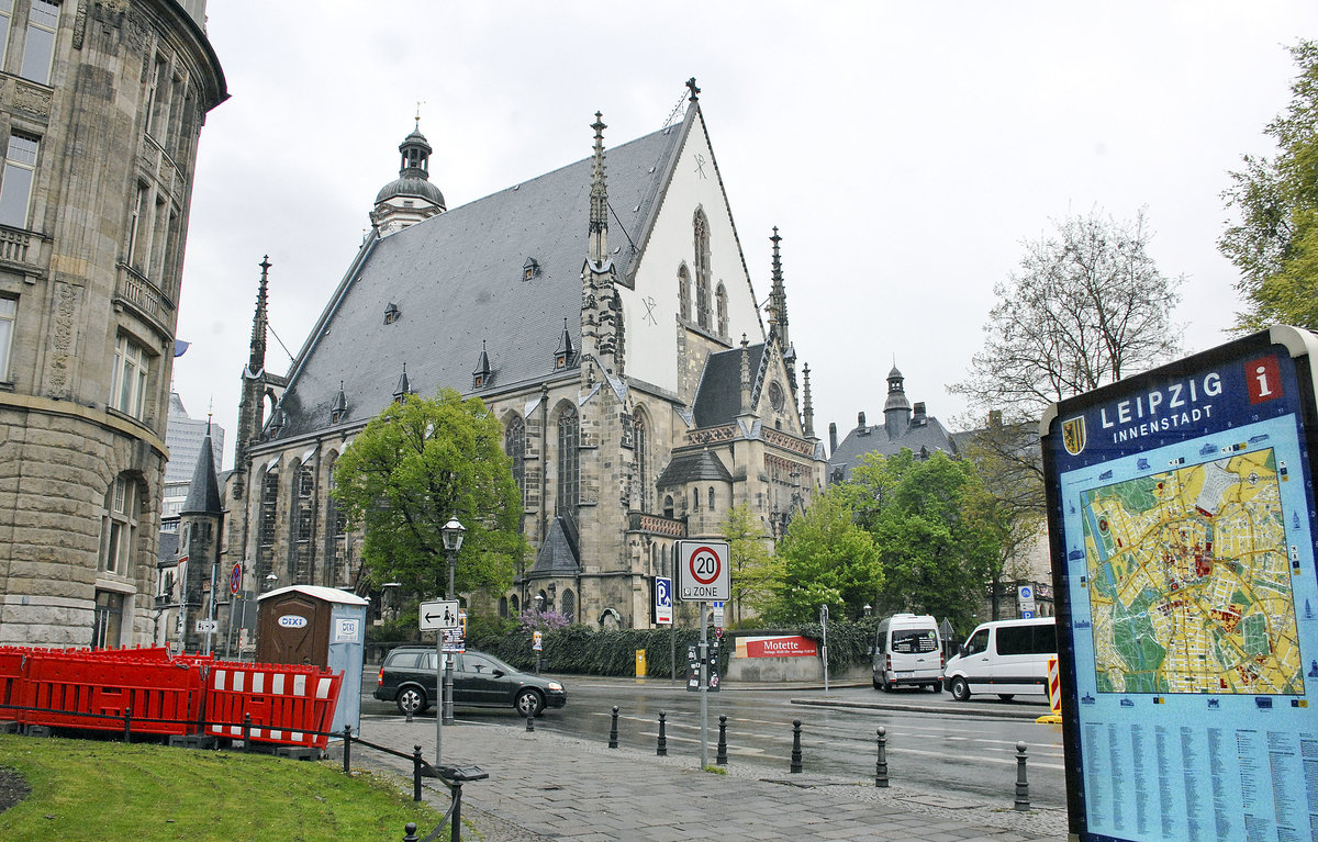 Die Thomaskirche in Leipzig ist – zusammen mit der Nikolaikirche – eine der beiden Hauptkirchen der Stadt und als Wirkungssttte Johann Sebastian Bachs und des Thomanerchores weltweit bekannt. Aufnahme: 29. April 2017.